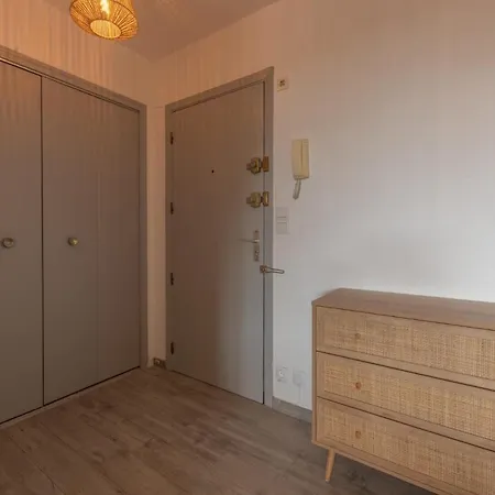 Les Heures Claires Apartment